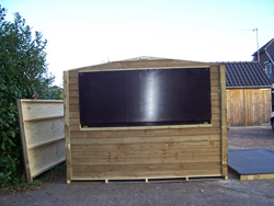 De opbouw van een Kerstchalet ideaal voor kerstmarkten, fairs, beurzen en tentoonstellingen
