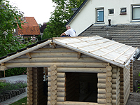 De opbouw van een ronde stammen hut